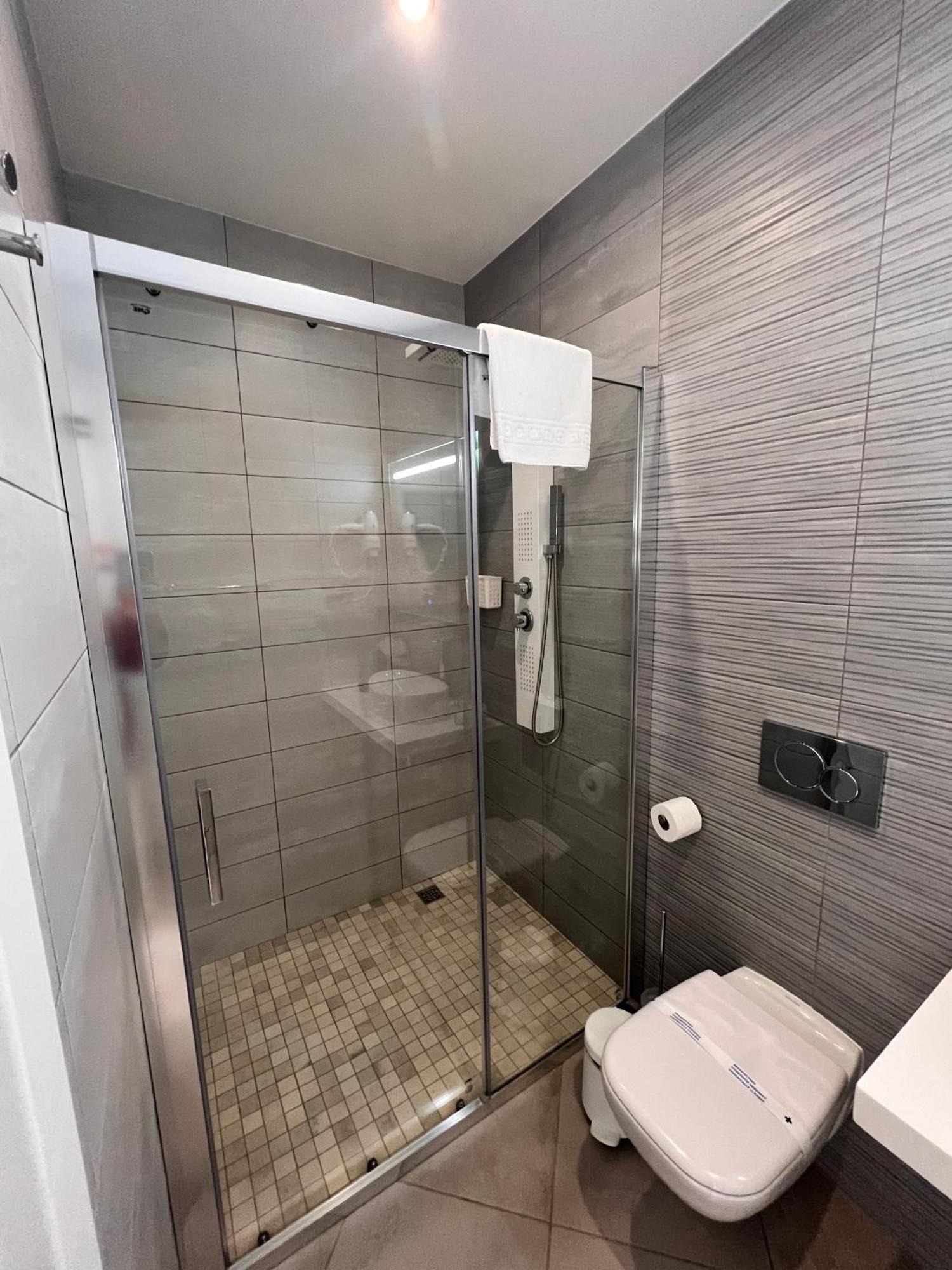 Two-Bedroom Suite,1645700816:JPEG
